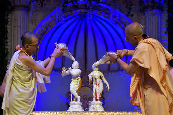 Priests perform abhishek of Lord Krishna and Radha at the International  Society of Krishna Consciousness (ISKCON) Temple in Bengaluru - Photogallery