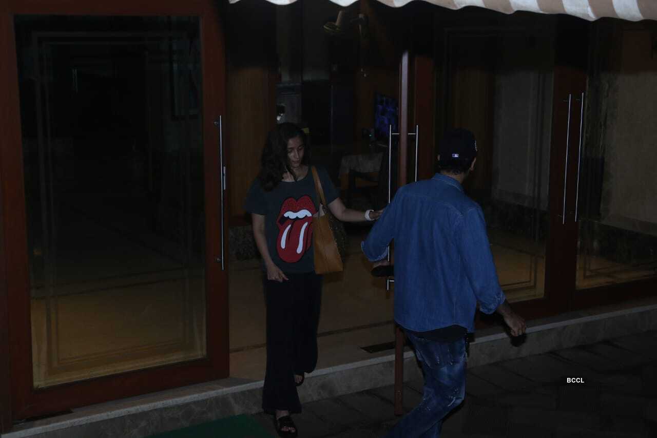 Alia Ranbir meet Sanjay Dutt (2).