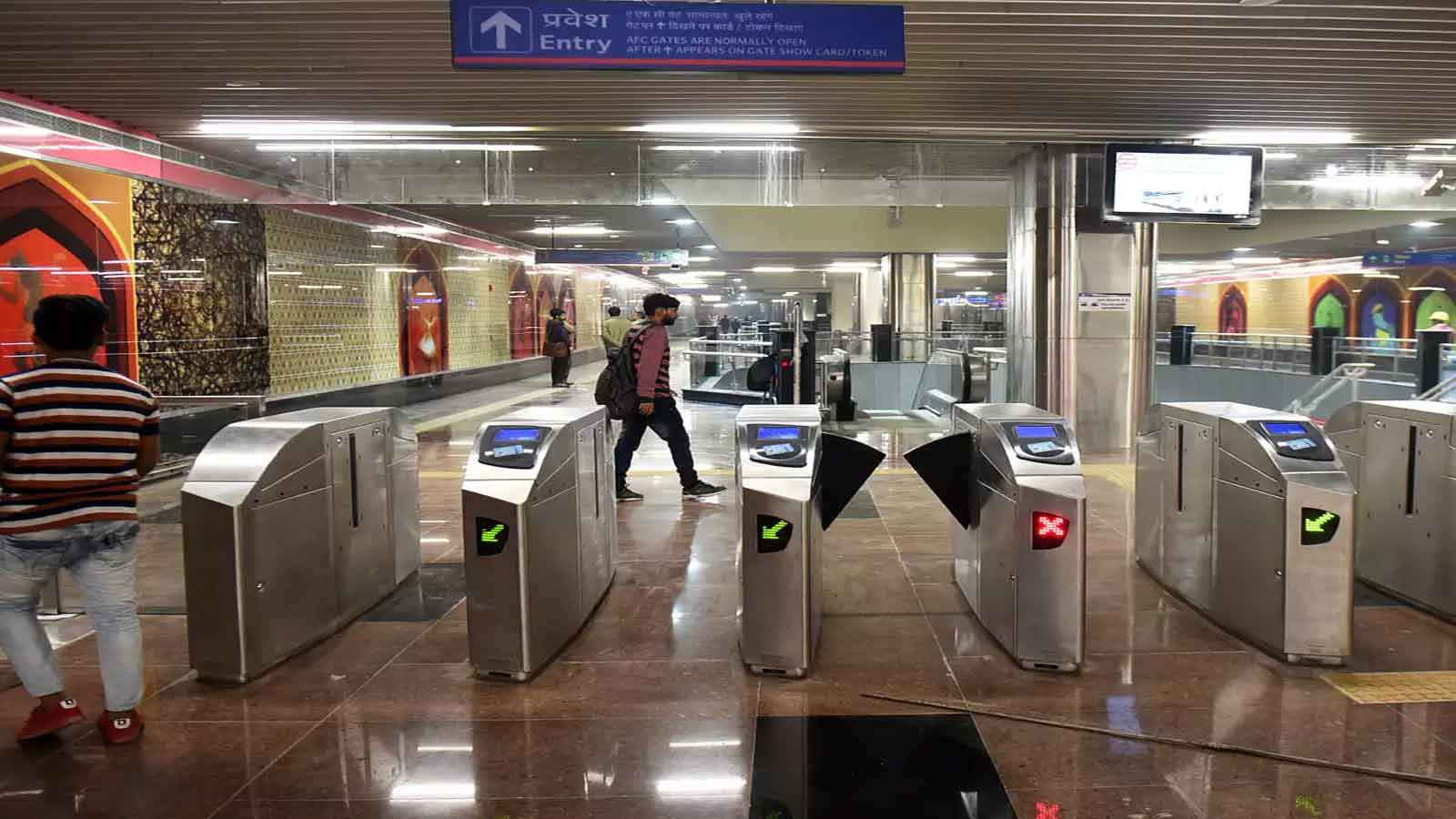 Delhi Metro introduces auto top-up facility in smart cards at AFC gates