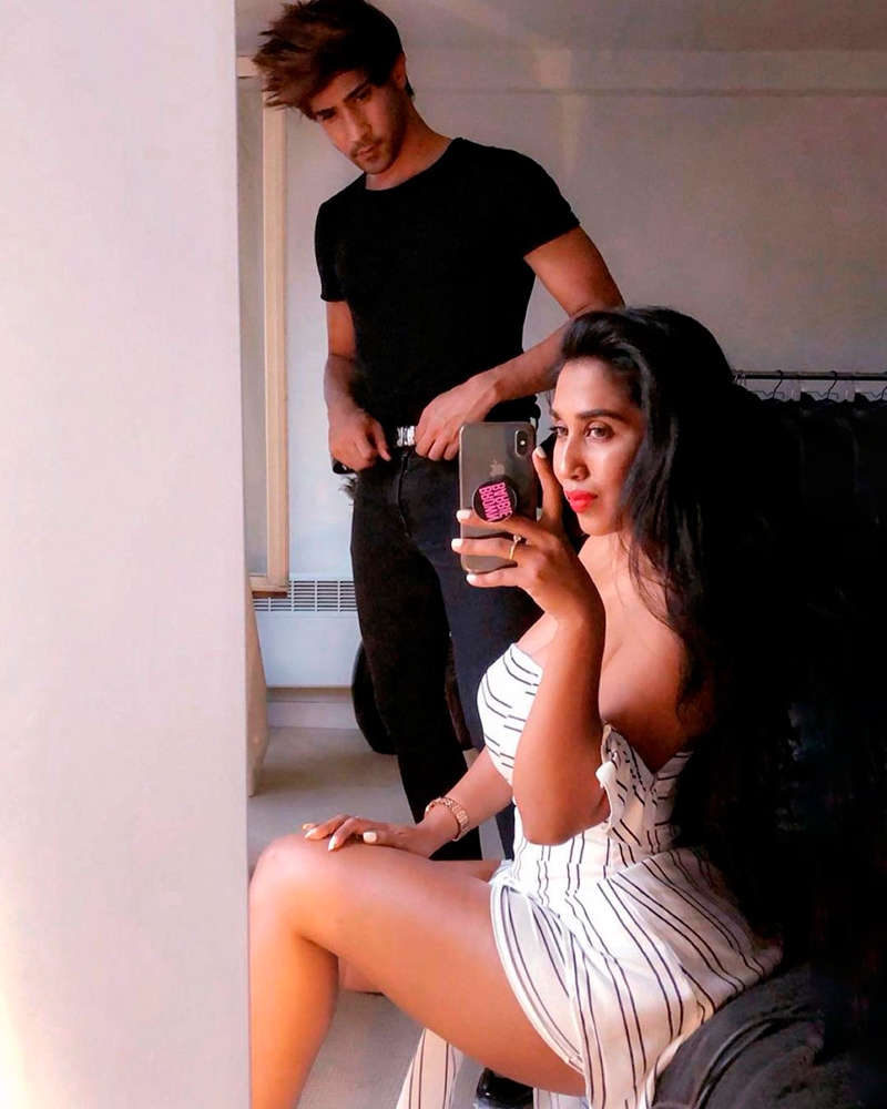 Pictures of Splitsvilla fame  are winning the internet