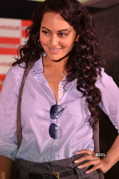 Sonakshi @ store launch