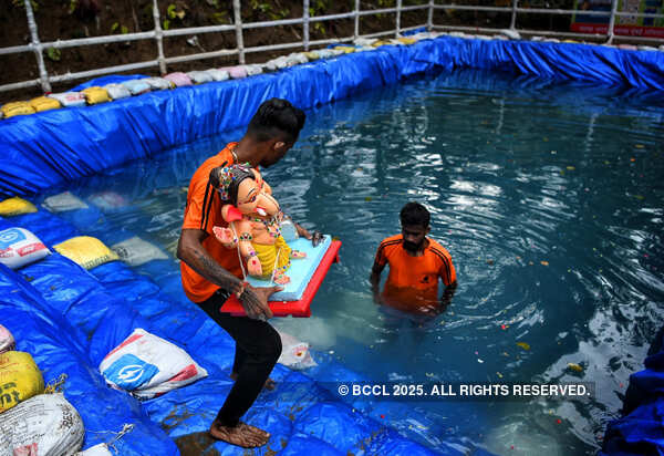 Devotees immerse idols of Lord Ganesha