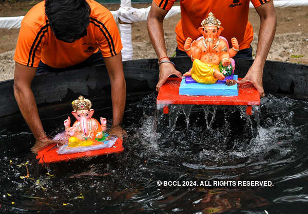 Devotees immerse idols of Lord Ganesha
