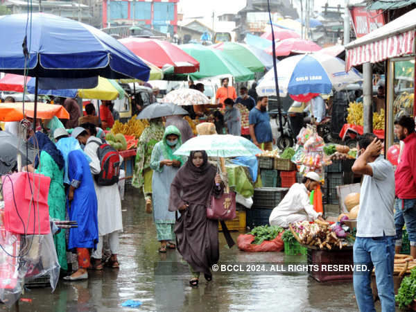 Kashmir Valley receives heavy downpour