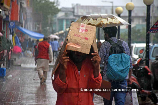 Kashmir Valley receives heavy downpour
