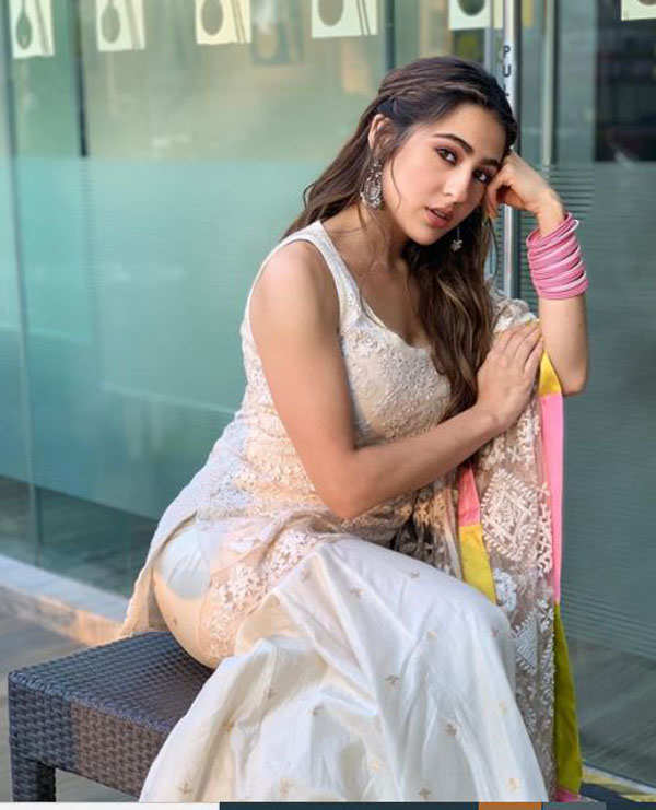 Sara Ali Khan chills in Goa with her friends