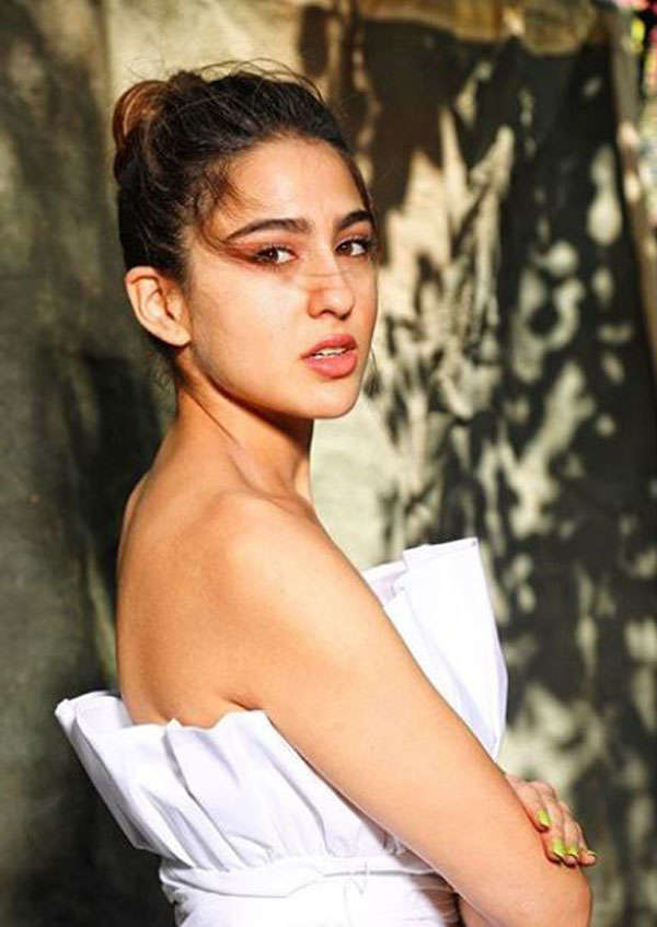 Sara Ali Khan chills in Goa with her friends