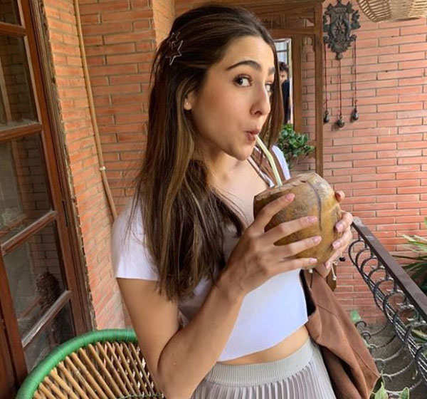 Sara Ali Khan chills in Goa with her friends