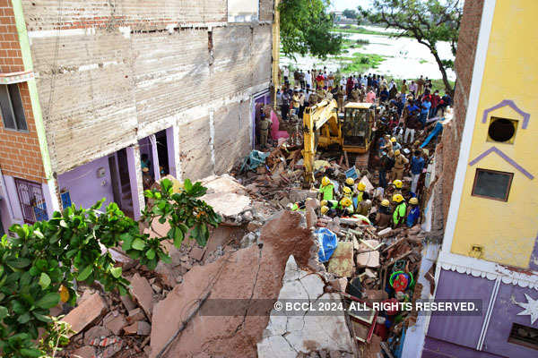 Three dead as building collapses in Coimbatore