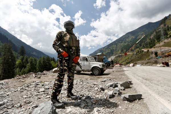 Chinese PLA attempts to close in on Indian position in Ladakh