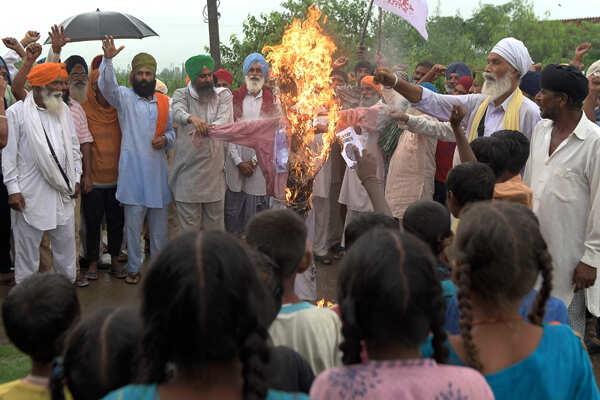 Farmers stage protest against privatisation of electricity board Amritsar