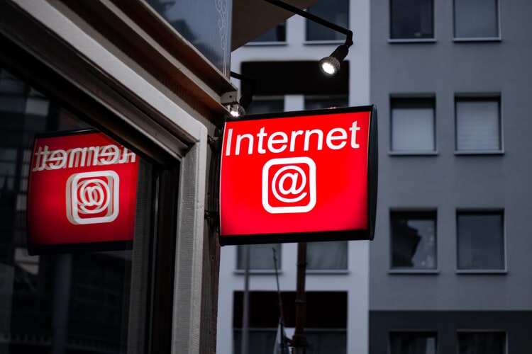 Hotspot devices for a fast and stable internet connection