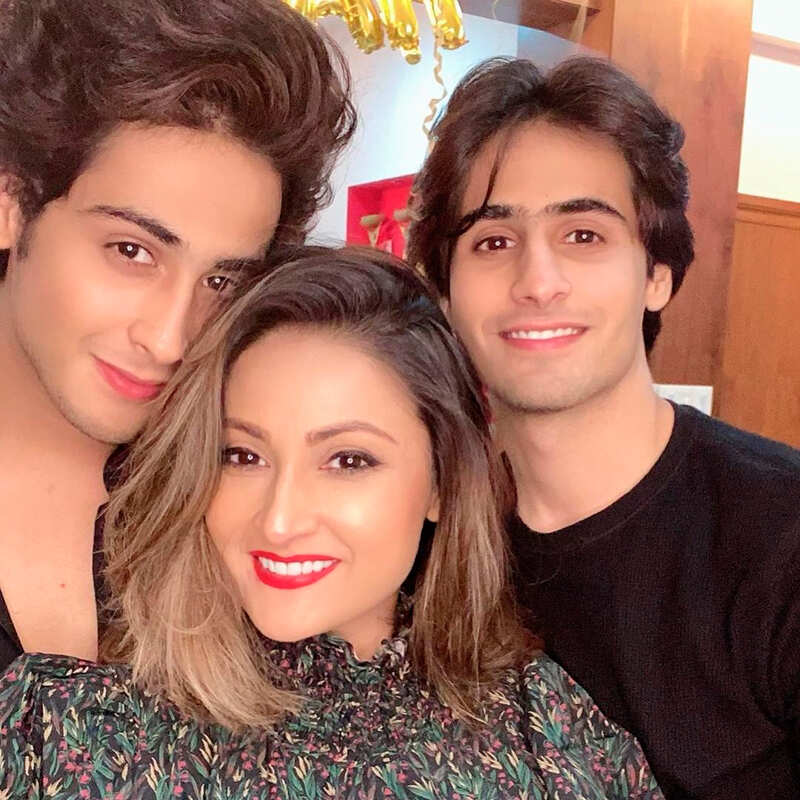 Kasautii Zindagii Kay 명성 Urvashi Dholakia는 전혀 노화되지 않는 것 같습니다.