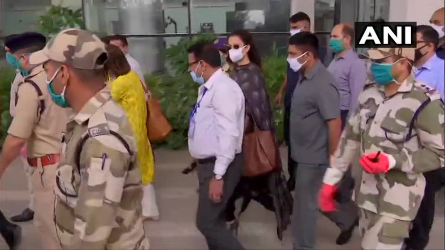 Kangana Ranaut says she's leaving Mumbai with a heavy heart; calls her analogy about POK &lsquo;bang on'