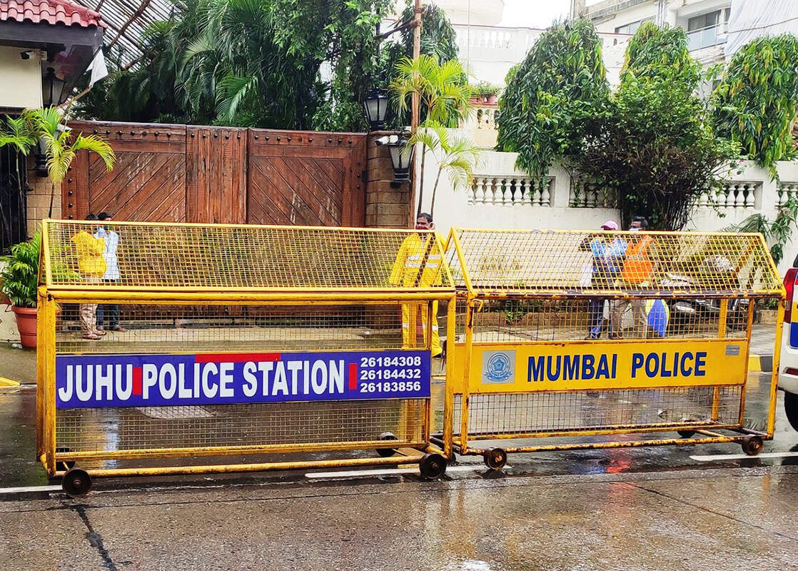 Jaya Bachchan and Big B's bungalow