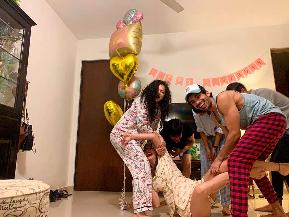 Sanaya Irani's pictures