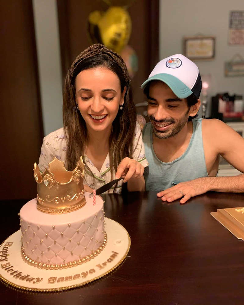 Inside pictures from Sanaya Irani's midnight birthday party