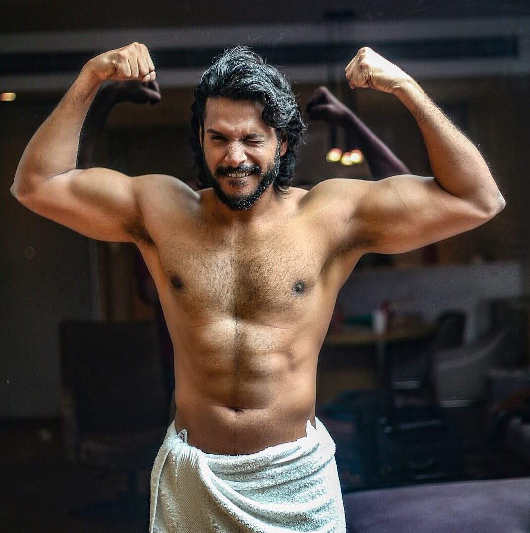 Sundeep Kishan Looks Ripped In New Shirtless Pic Telugu Movie News My