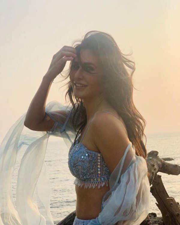 Katrina Kaif's bewitching pictures go viral on cyberspace!
