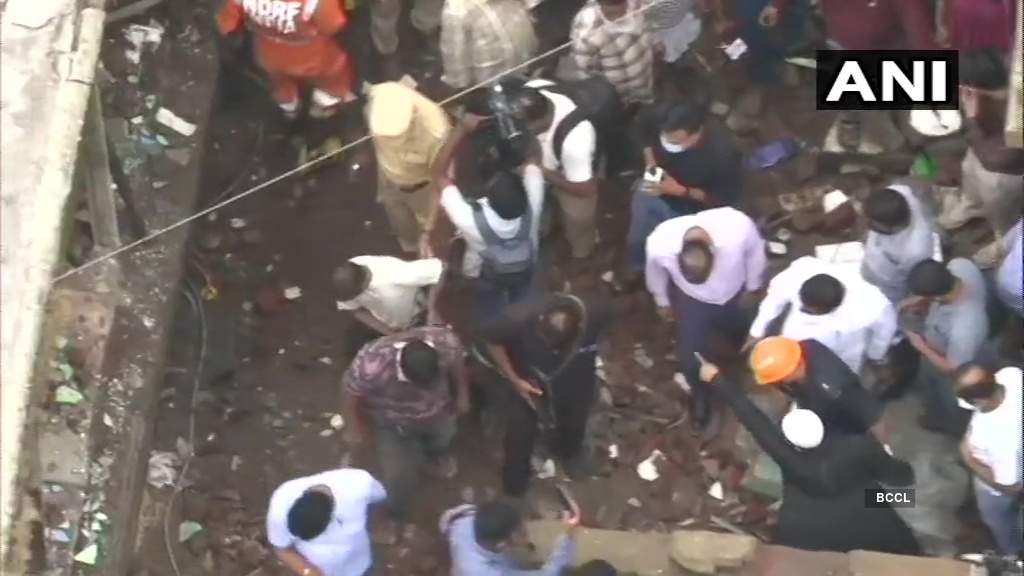 10 killed as building collapses in Bhiwandi