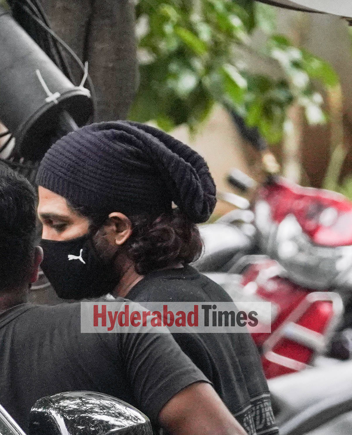 Spotted The Forever Stylish Allu Arjun In His Signature All Black Outfit In The City Telugu Movie News Times Of India