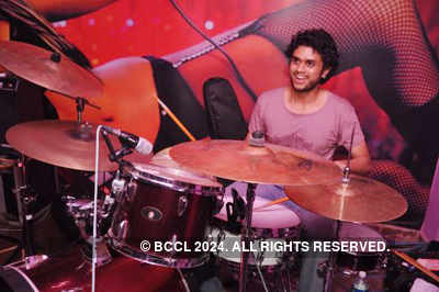 Imaad Shah performs in Boogaloo