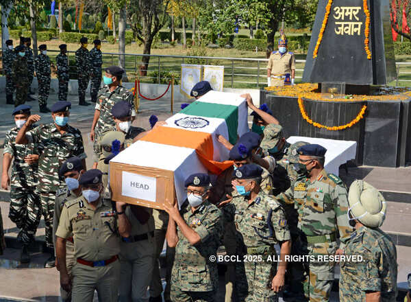 Wreath laying ceremony of CRPF personnel held in Srinagar