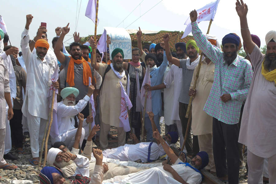 Bharat Bandh: Farmers hold protest over farm bills across India