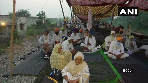 Bharat Bandh: Farmers hold protest over farm bills across India