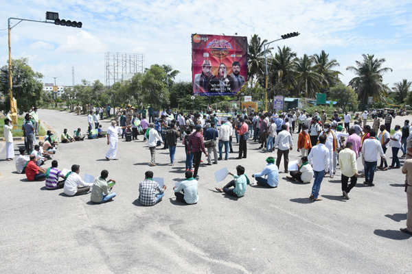 Bharat Bandh: Farmers hold protest over farm bills across India