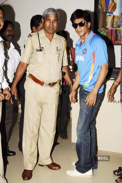 SRK's Cricket bash @ Mannat