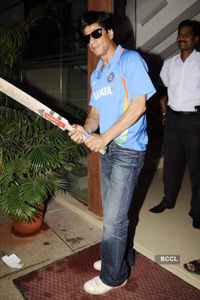 SRK's Cricket bash @ Mannat