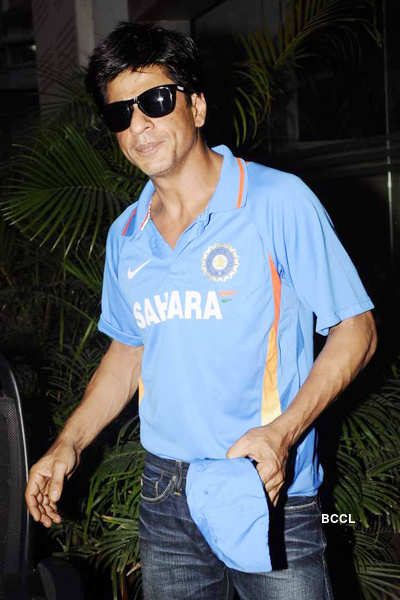 SRK's Cricket bash @ Mannat