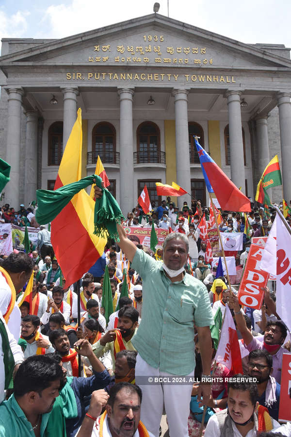 Karnataka: Farmers intensify protest over state farm bills