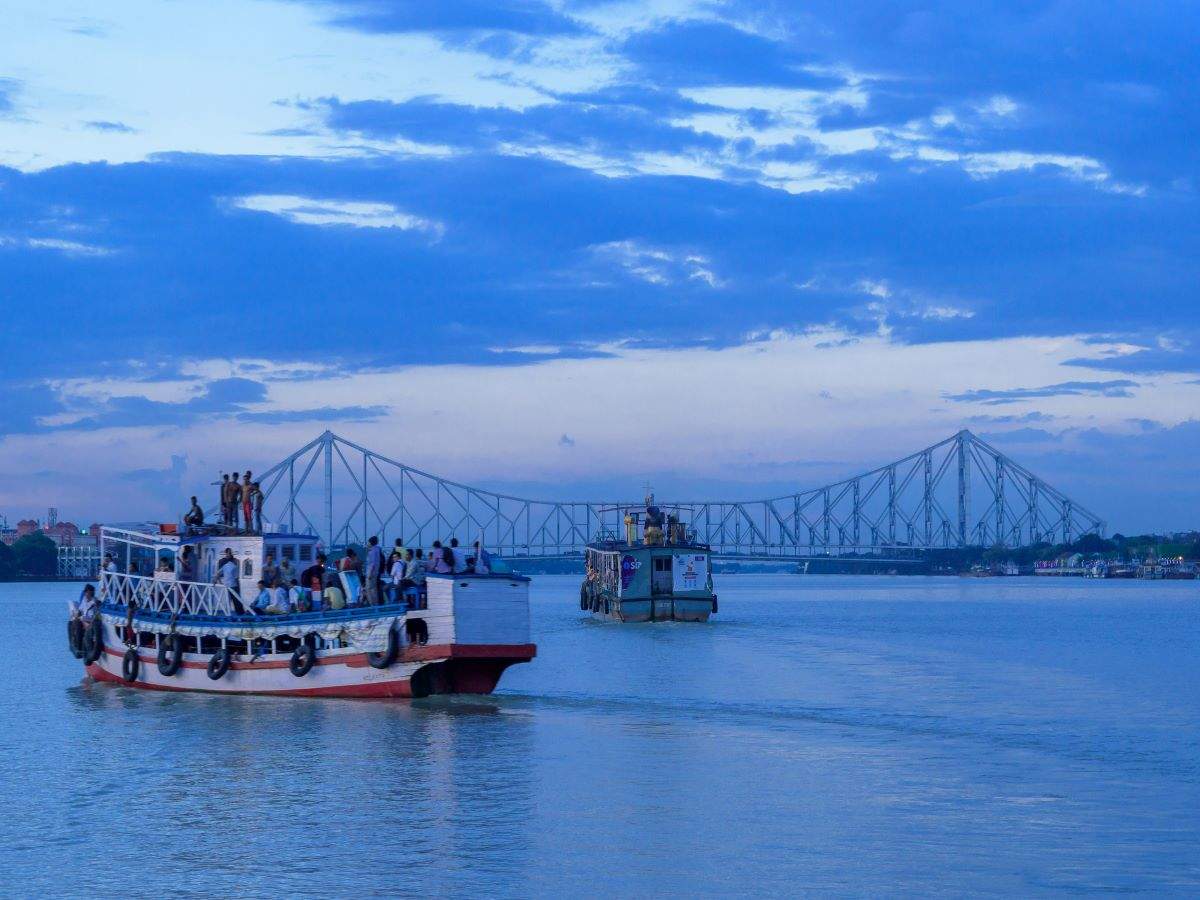 Kolkata: Hop on this stunning 90-min cruise ride on Hooghly river Kolkata: Hop on this stunning 90-min cruise ride on Hooghly river