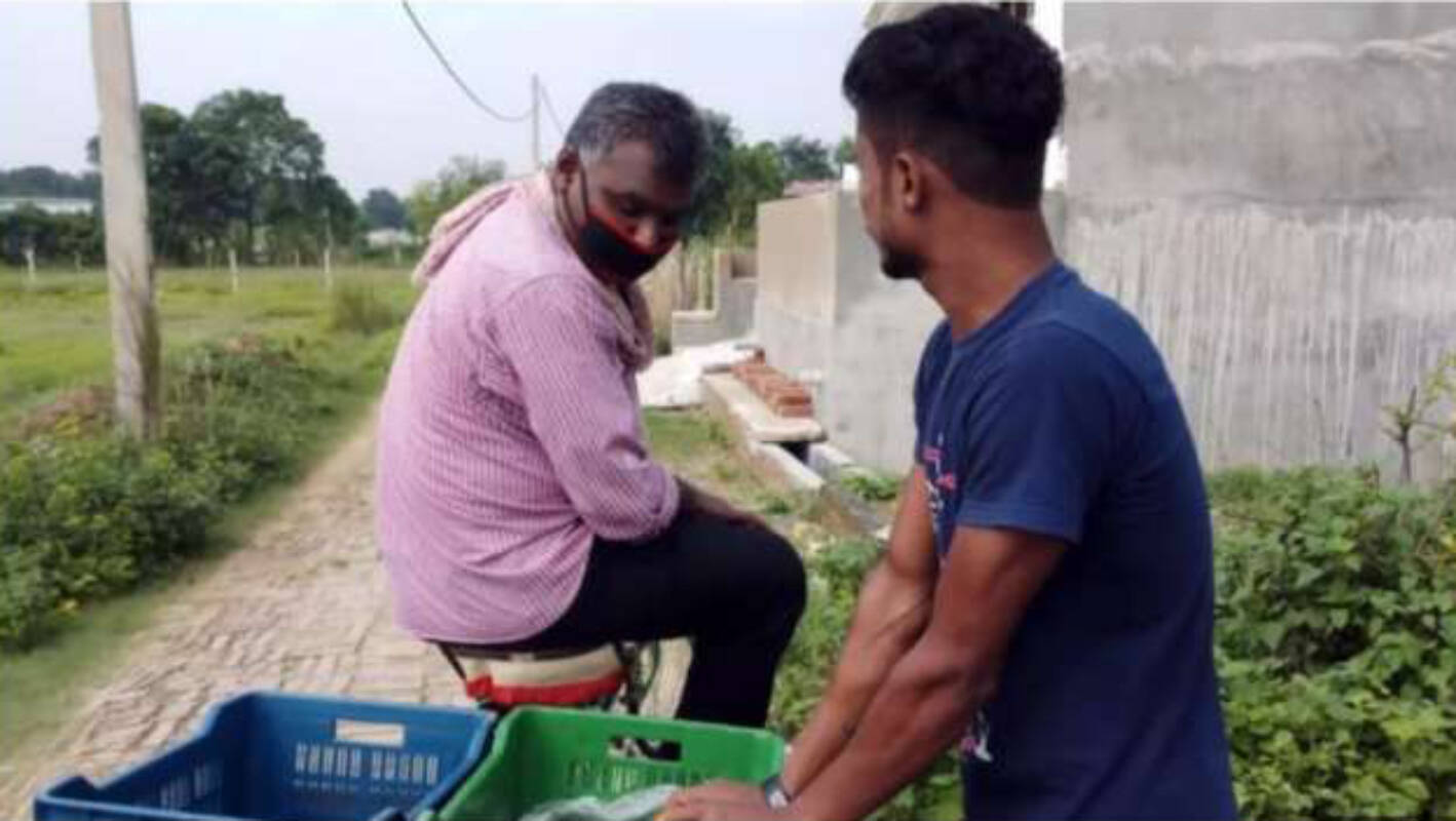 'Balika Vadhu' serial director sells vegetable to meet ends in Azamgarh