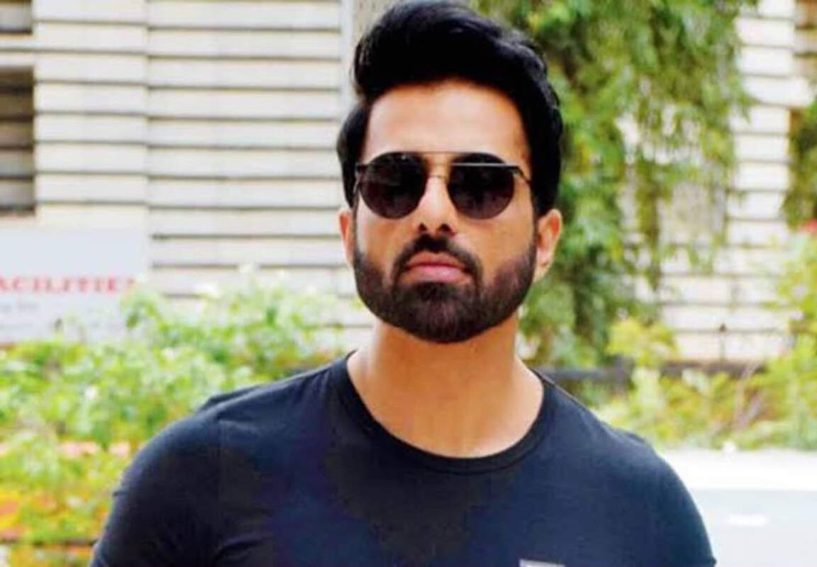 Sonu Sood joins the likes of Leonardo DiCaprio & Priyanka Chopra; receives Humanitarian Award