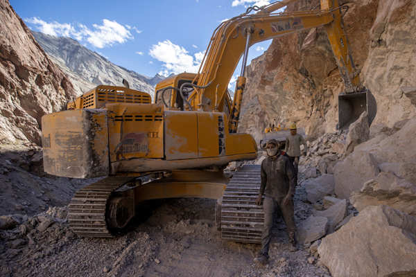 India constructs roads to allow hassle-free troop movement in Ladakh