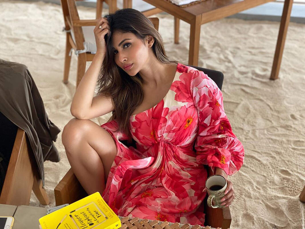 Mouni Roy의 휴가 사진은 당신을 해변으로 만들 것입니다!