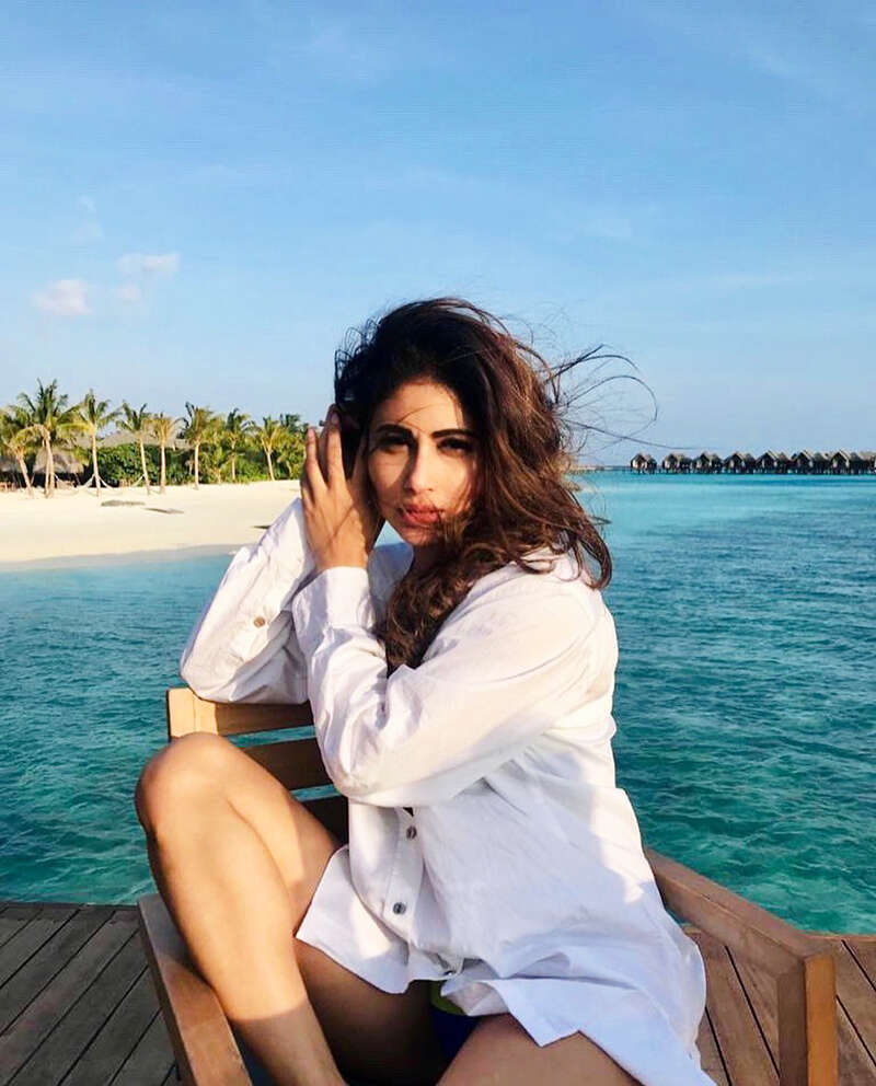 Mouni Roy의 휴가 사진은 당신을 해변으로 만들 것입니다!