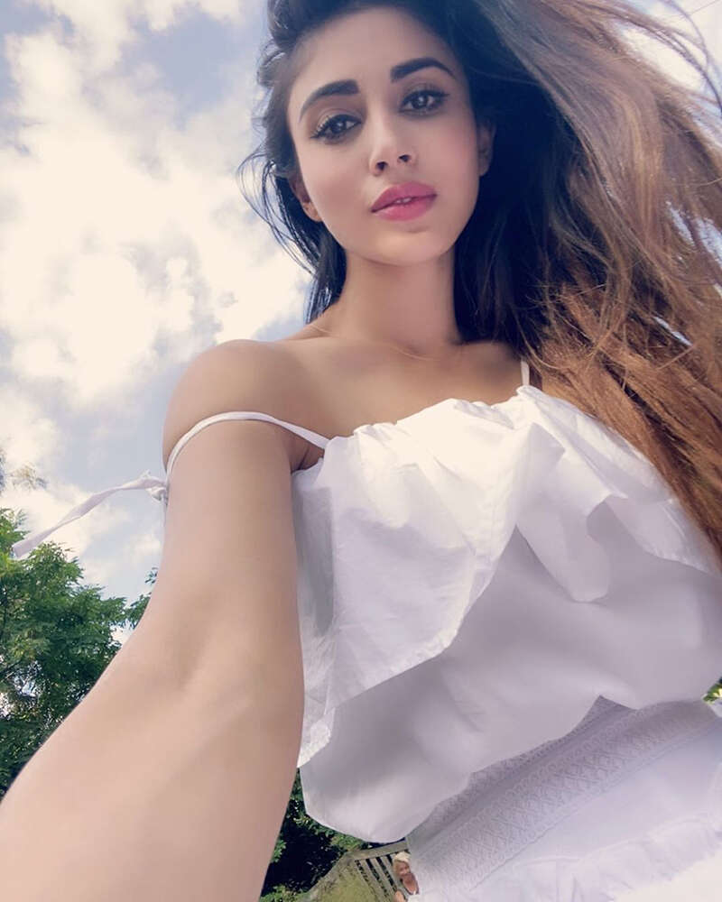 Mouni Roy's vacation pictures will make you hit the beach!