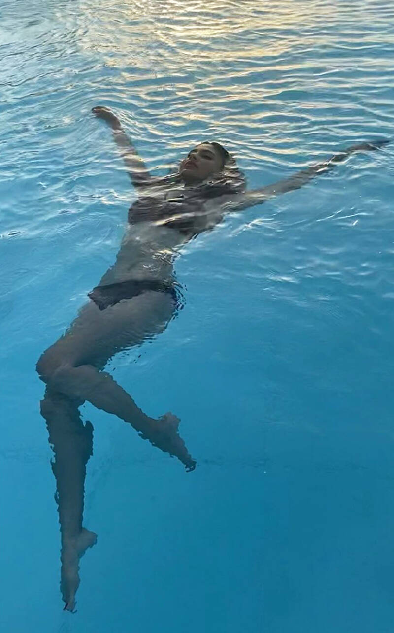 Mouni Roy's vacation pictures will make you hit the beach!