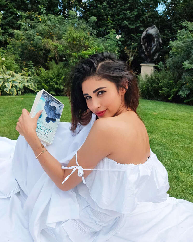 Mouni Roy's vacation pictures will make you hit the beach!