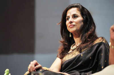 Shobha De @ Seminar 'Importance of sari...'