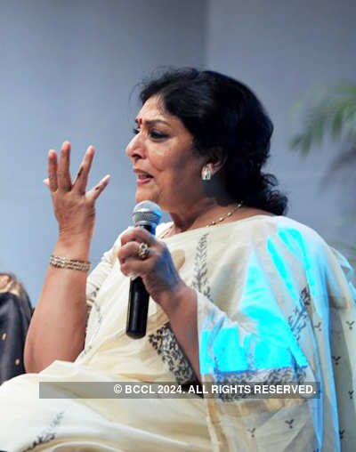 Shobha De @ Seminar 'Importance of sari...' 