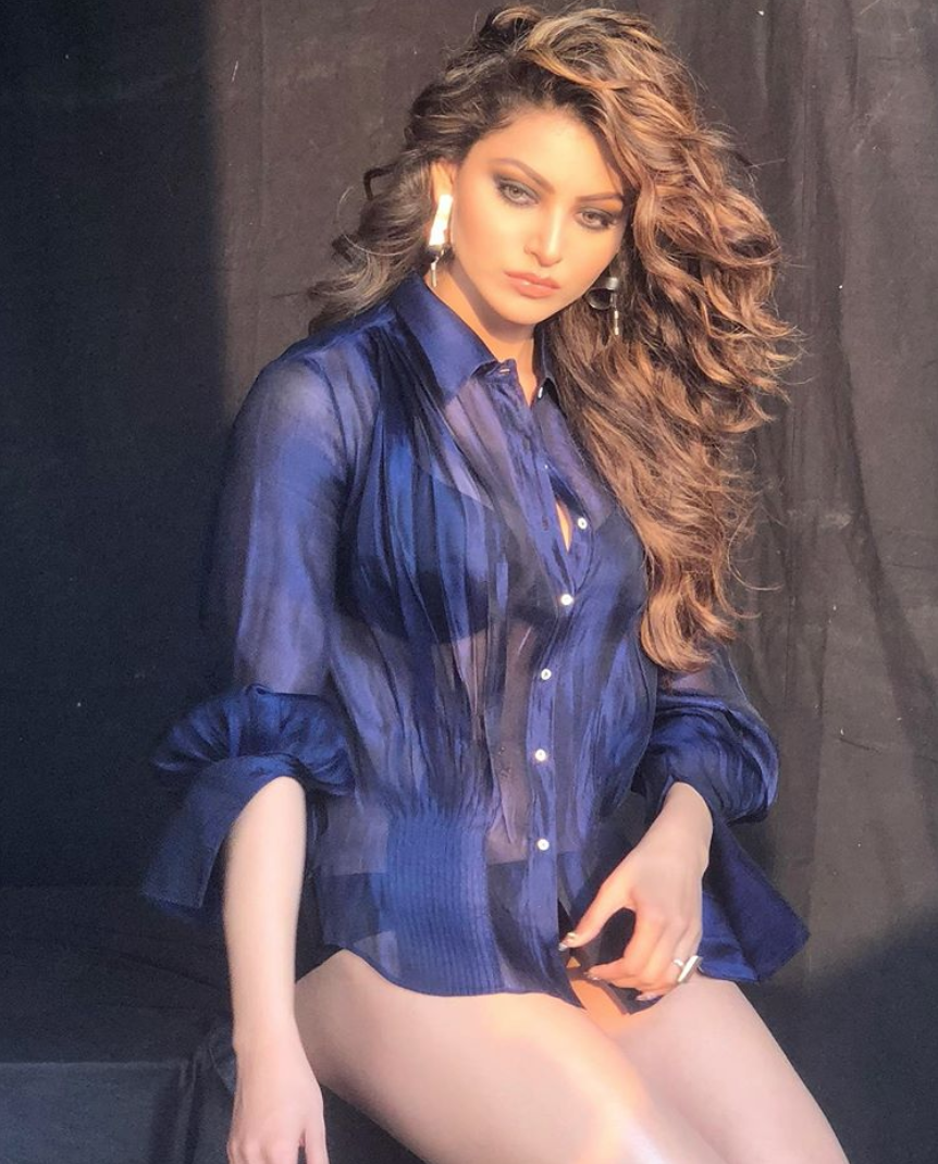 Urvashi Rautela sets hearts racing with her captivating pictures