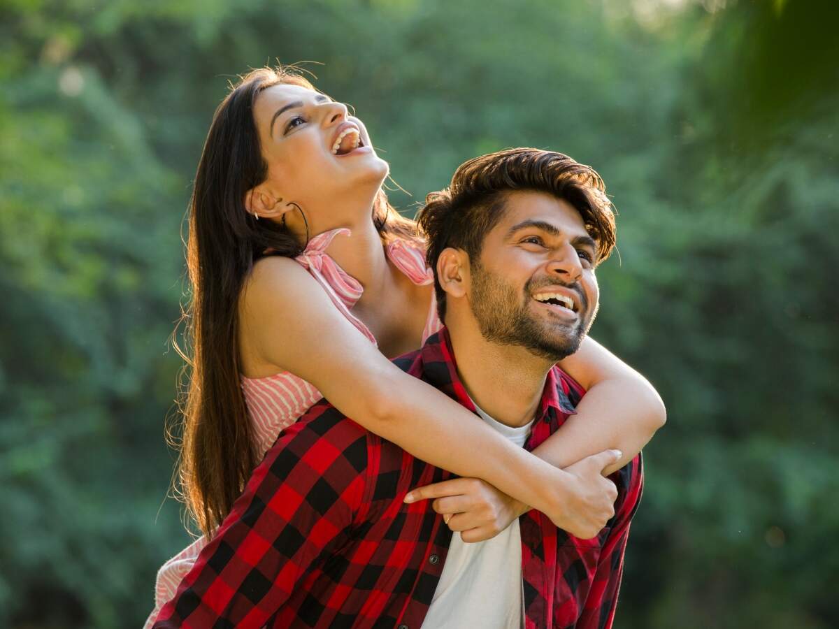 6 Things You Need To Know When Dating An Old School Romantic The Times Of India