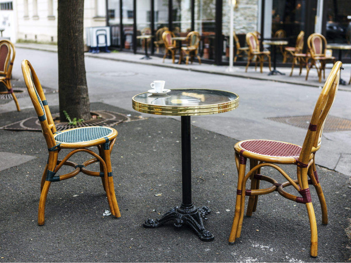 Paris bans cafes and bars for two weeks Paris bans cafes and bars for two weeks