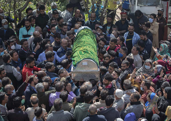 Wreath-laying ceremony of braveheart policeman Altaf Hussain held in Srinagar