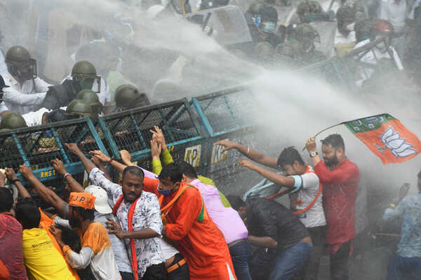 Kolkata: Clashes erupt between West Bengal Police and BJP workers